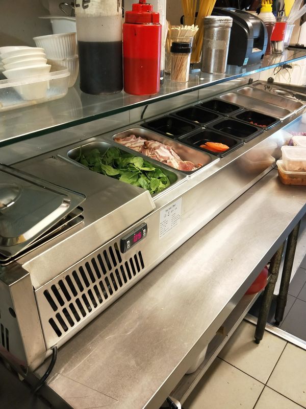 Single-Temperature Refrigerated Pizza Prep Table for Hotels and Restaurants Air Cooling Mode Hotel & Restaurant Supplies